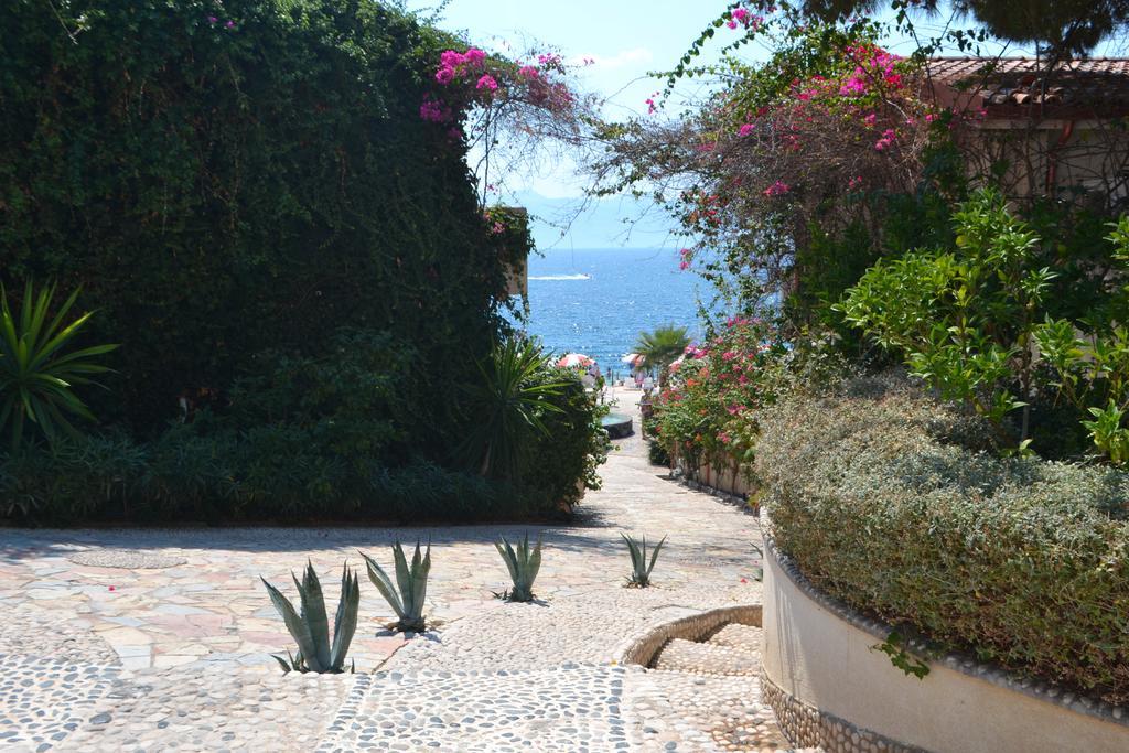 Vila 15 Bougainville Sarandë Buitenkant foto