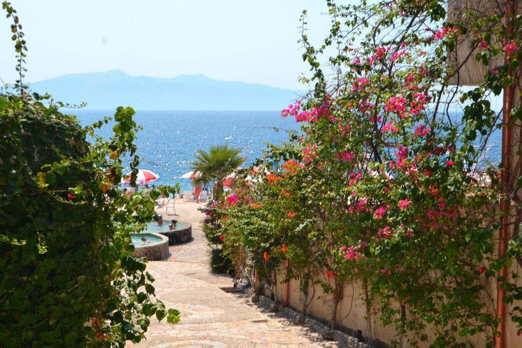 Vila 15 Bougainville Sarandë Buitenkant foto