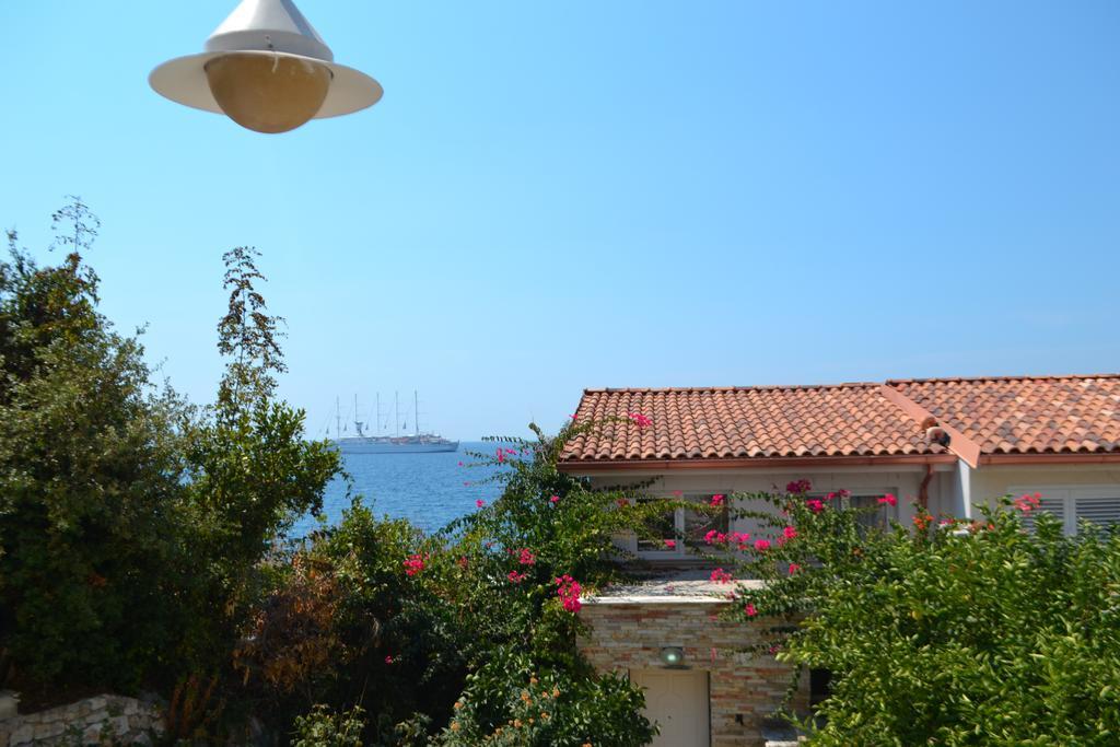 Vila 15 Bougainville Sarandë Buitenkant foto
